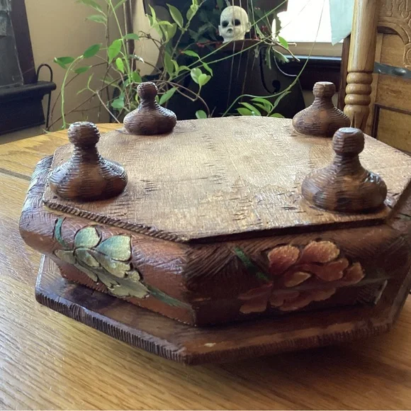 Vintage Octagon Wooden Keepsake Box. - Picture 3 of 11